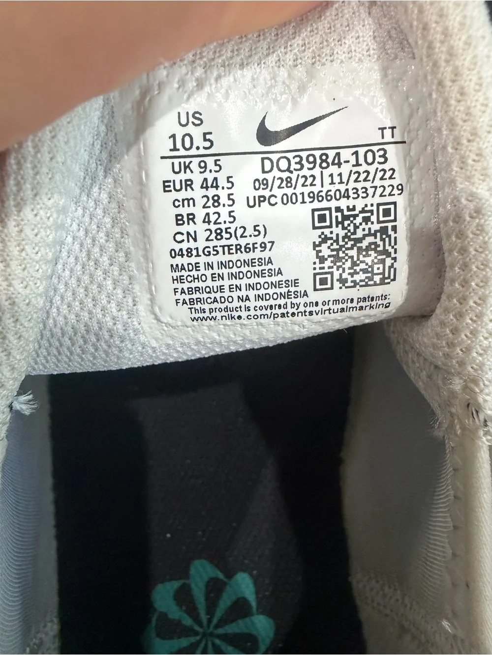 Nike lightweight sneaker